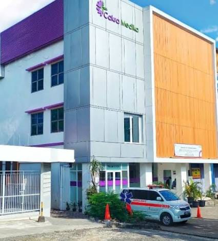 Gedung Klinik Cakra Medika Kendari di Jl. Kapten Pierre Tendean, Baruga